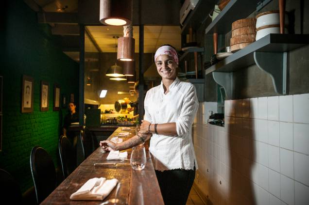 A chef Renata Vanzetto: concentração total na cozinha, que funciona só de terça a quinta
