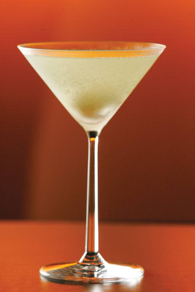 Vodca, vermute, licor de lichia e raiz-forte compõem o leve martini wassabi