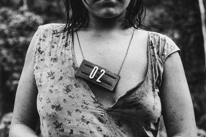 Adornos do Brasil Indígena: Resistências Contemporâneas 016_claudia-andujar_da-serie-marcados-1981-1983-jpg.jpeg
