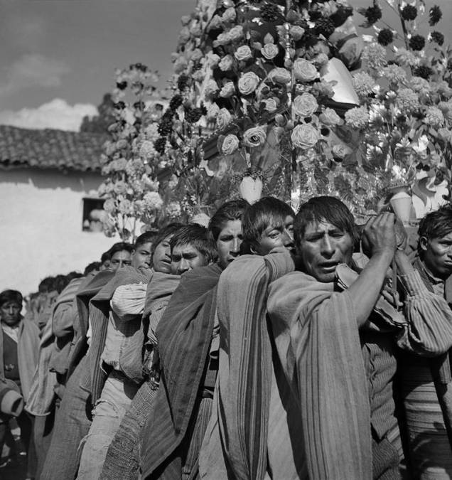 Imagens de festas populares em Cuzco, no Peru, formam um dos núcleos da exposição