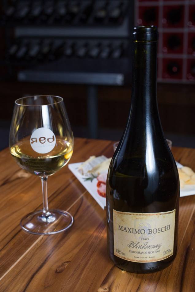 Da região do Vale dos Vinhedos (RS), o Maximo Boschi Chardonnay 2009 pode funcionar como um agradável aperitivo