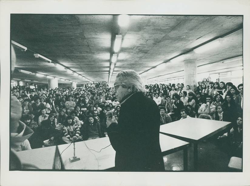 Artigas em aula no edifício da FAU em 1979