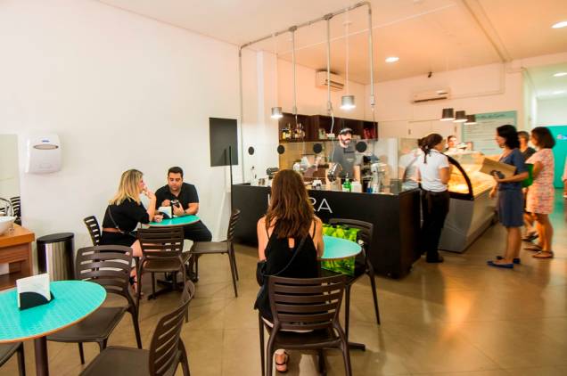 O balcão da casa divide espaço com a sorveteria Gelatte di Gàbi O balcão da casa divide espaço com a sorveteria Gelatte di Gàbi