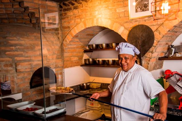 Ex-Bráz, o pizzaiolo Justino da Silva Ferreira toma conta do forno