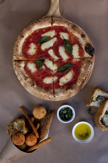 Margherita da Napoli Centrale: com molho de tomate, mussarela e manjericão