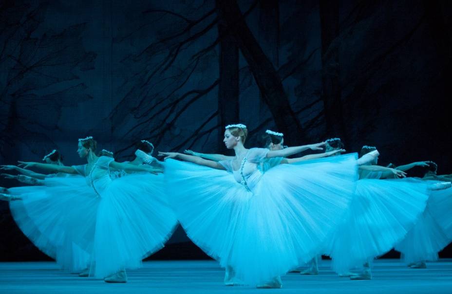 Ballet Bolshoi encena o espetáculo Giselle
