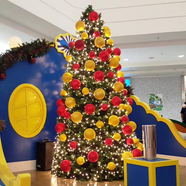 	Uma das árvores de Natal do shopping ABC: Mickey Mouse recebe as crianças