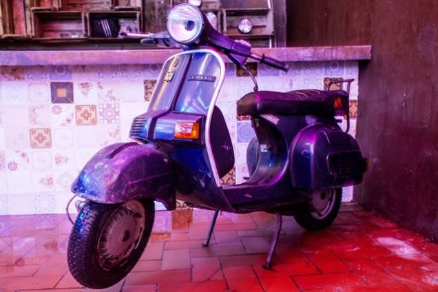 Clube do Desmanche: carcaças e automóveis antigos espalhados pelo espaço Clube do Desmanche: carcaças e automóveis antigos espalhados pelo espaço