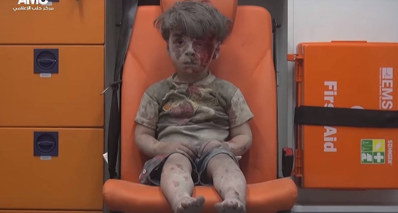 Omran Daqneesh menino guerra siria