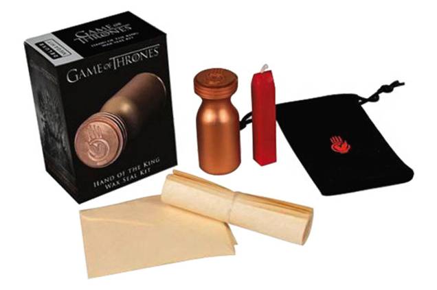 Kit com sinete, cera, envelope e pergaminho da série Game of Thrones, R$ 39,90. Submarino.