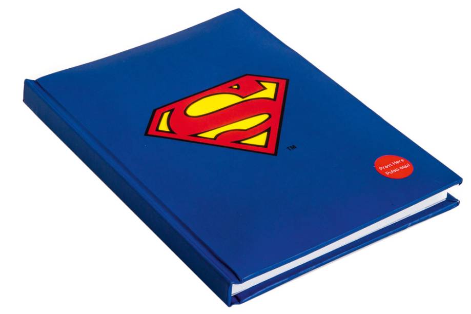 Caderno do Superman cujo logo fica iluminado, R$ 99,00. Papel Design.