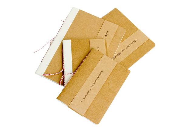 Cadernos com folhas de papel-manteiga ou intercaladas com outras variedades, R$ 16,90 o pequeno e R$ 26,90 o grande. Chocolate Notebooks para Il Casalingo.