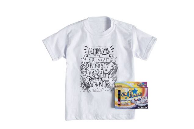 Camiseta com canetinhas para colorir Camiseta com canetinhas para colorir