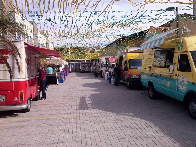 Pátio Gastronômico: espaço reúne food trucks e barracas de comidinhas