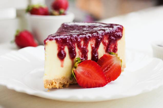 Cheesecake do Chez Mom: a calda de frutas vermelhas é uma das nove coberturas