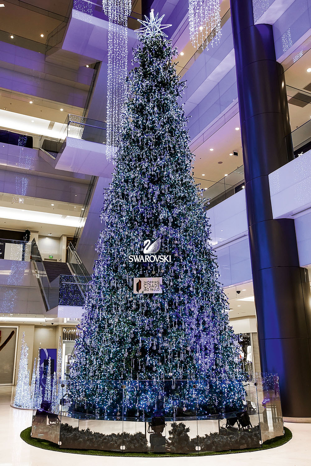 Shopping Cidade São Paulo instala árvore de natal com cristais Swarovski |  VEJA SÃO PAULO
