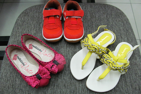 Sapatos infantis: sapatilha, tênis ou rasteirinha por 40 reais cada, na Sabinos Calçados (Rua Dr. César Castiglioni Jr., 336, Casa Verde)