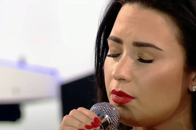 	A cantora americana Demi Lovato emocionou os fãs com baladas como "Skyscraper"