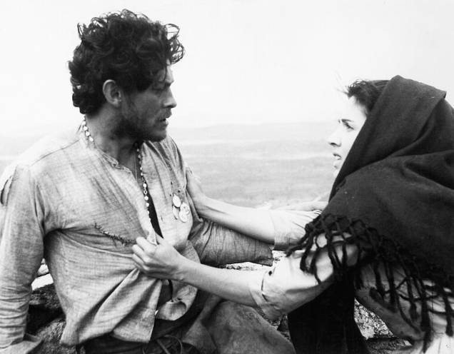 Com Geraldo Del Rey no filme<em> Deus e o Diabo na Terra do Sol</em> Com Geraldo Del Rey no filme<em> Deus e o Diabo na Terra do Sol</em>