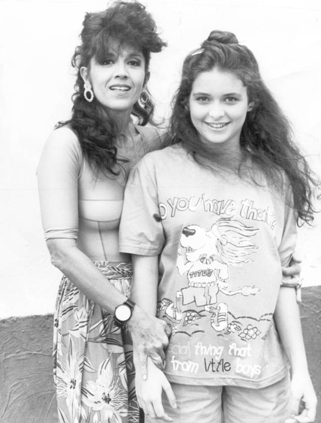 Com Claudia Abreu na novela <em>O Outro</em> Com Claudia Abreu na novela <em>O Outro</em>