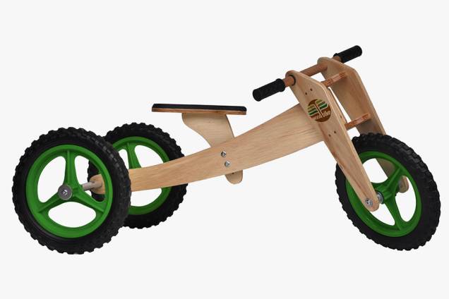 Triciclo que se transforma em bicicleta de madeira