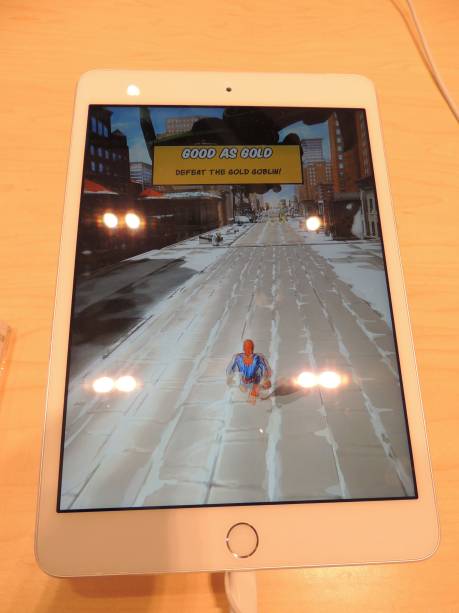 iPad Air 2: R$ 2716,00 ou US$ 679,00 (free shop) e R$ 3100,00 (em São Paulo)