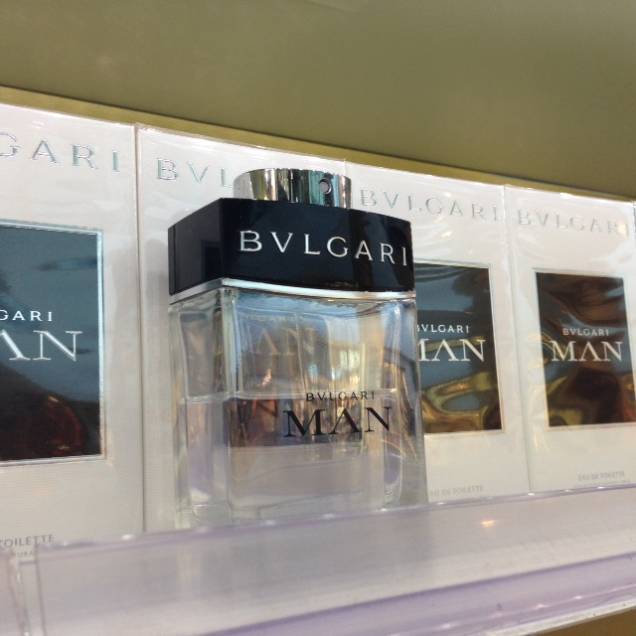 Perfume Bvlgari Man, 60 mililitros: R$ 264,00 ou US$ 66,00 (free shop) e R$ 412,00 (em São Paulo<em>)</em>