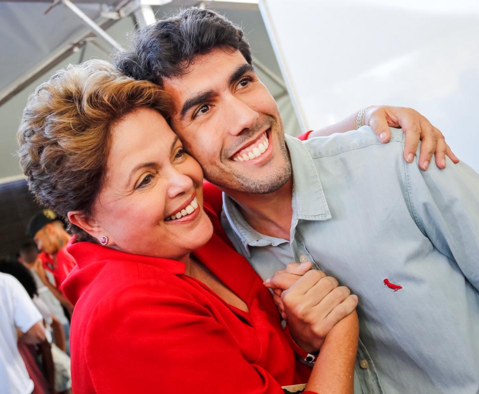 “Se teve alguém que pulou do barco, foi ela”, diz criador de Dilma Bolada