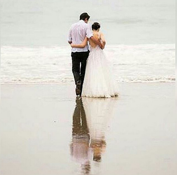 Renata e o marido, Caio: casamento no Guarujá