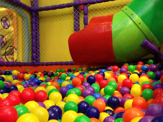 Play Space, no Shooping Anália Franco: piscina tem cerca de 8 000 bolinhas Play Space, no Shooping Anália Franco: piscina tem cerca de 8 000 bolinhas