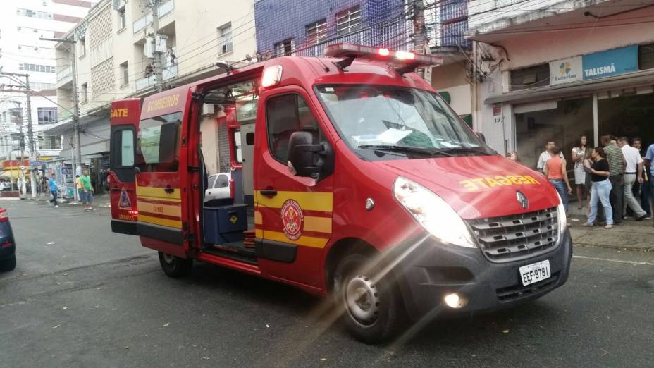 	Carro dos bombeiros na rua