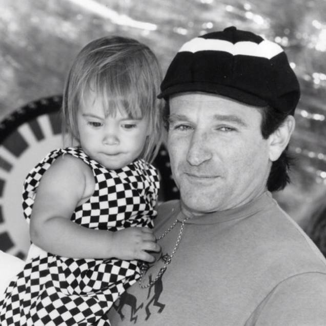Zelda Williams homenageia um ano da morte de seu pai, Robin Williams
