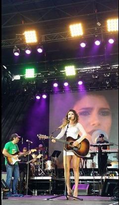 A apresentação de Paula Fernandes