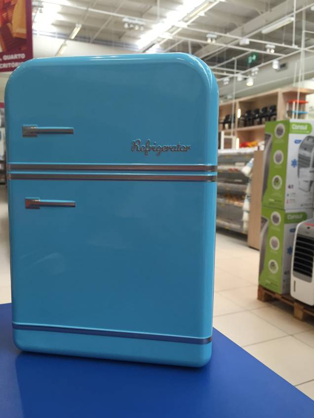 5. Lata para armazenamento geladeira azul: R$ 39,90 5. Lata para armazenamento geladeira azul: R$ 39,90