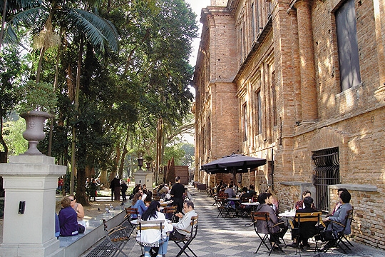 Café da Pinacoteca proporciona descanso ao ar livre