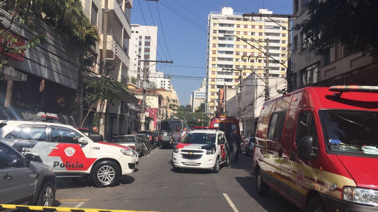 Rua Cardoso de Almeida: interdição e presença do Gate