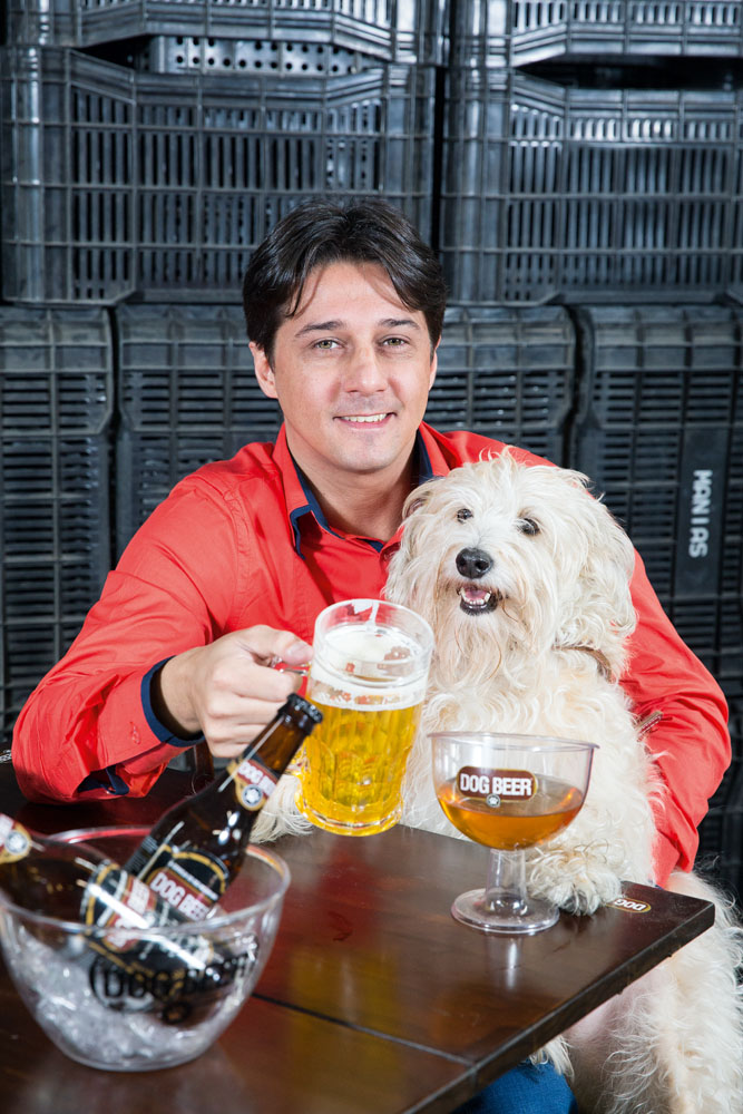 Empresário faz sucesso com cerveja e vinho para cachorros