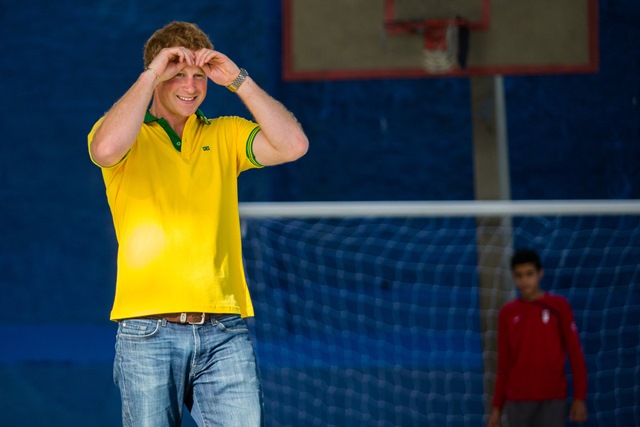 Príncipe Harry está namorando brasileira, diz jornal britânico