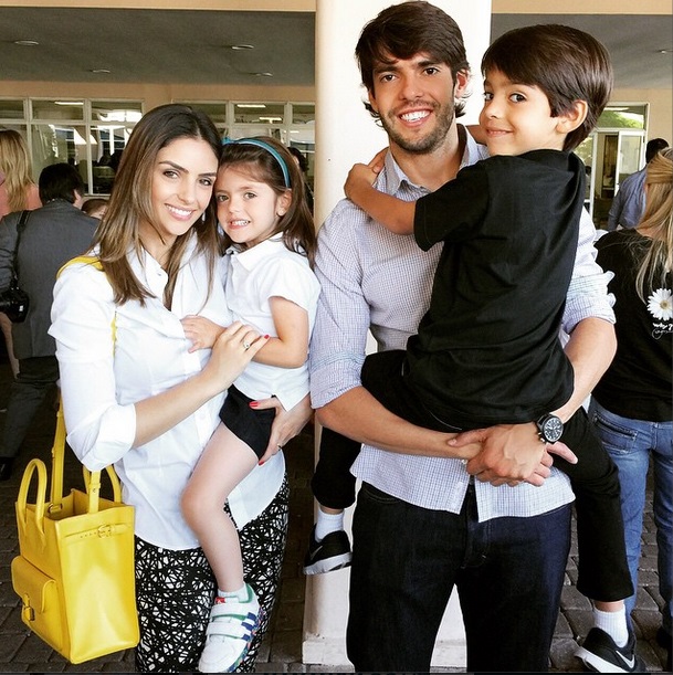 Carol Celico e Kaká com os filhos Isabella e Luca