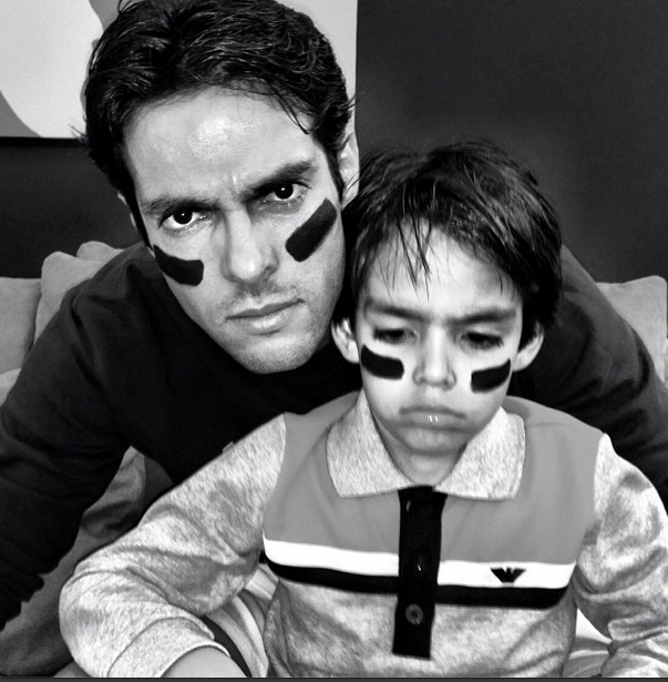 Kaká e o filho prontos para o Superbowl, final do campeonato de futebol americano