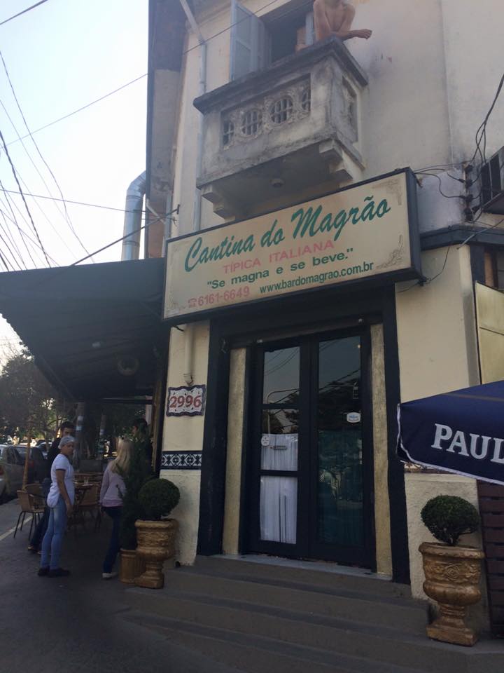 Briga em cantina