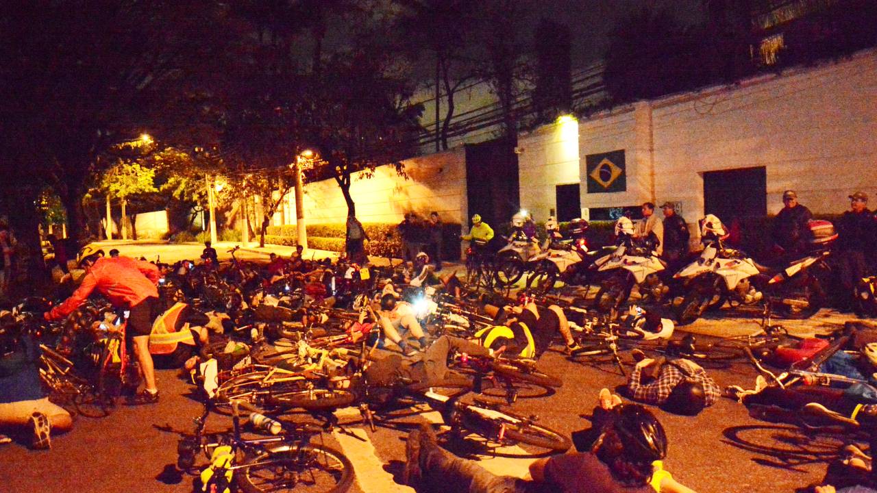 protesto cicloativistas casa joão doria