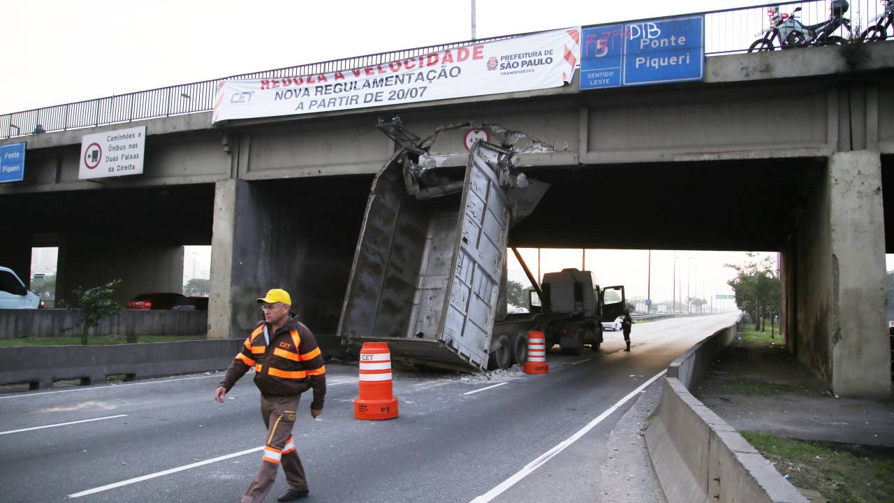 Caminhão ponte Piqueri