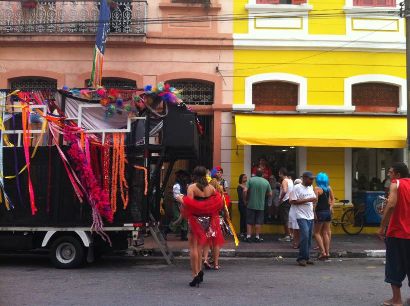 Por volta das 17h, Cordão do Triunfo, no centro, reunia poucos foliões