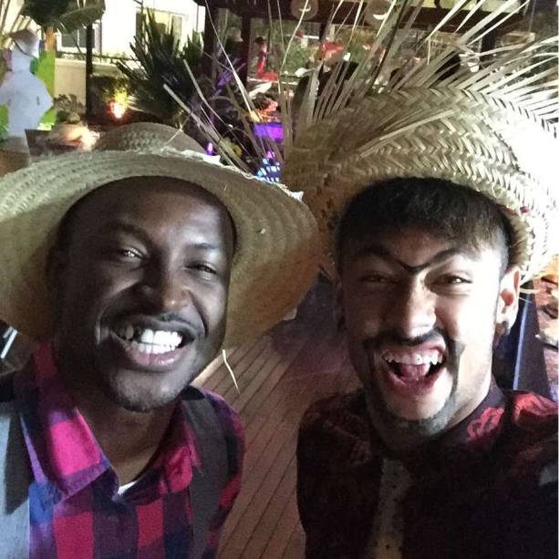 	Neymar com o amigo Thiaguinho