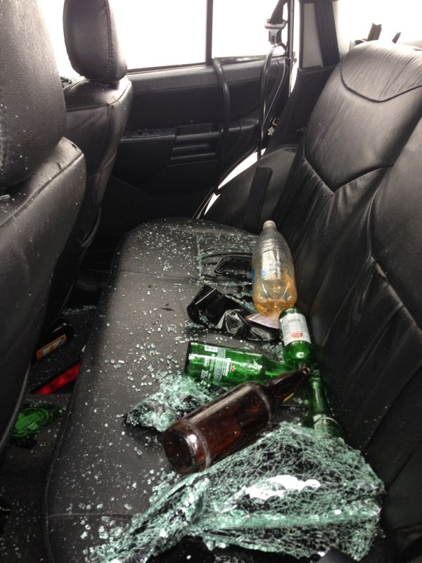 Garrafas dentro de carro que atropelou pedestres na Vila Madalena Garrafas dentro de carro que atropelou pedestres na Vila Madalena