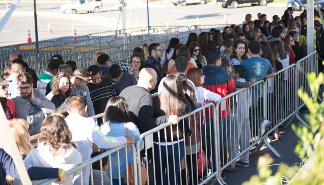 Outlet Forever 21: a loja abriu às 8h, mas a fila começou por volta das 7h Outlet Forever 21: a loja abriu às 8h, mas a fila começou por volta das 7h