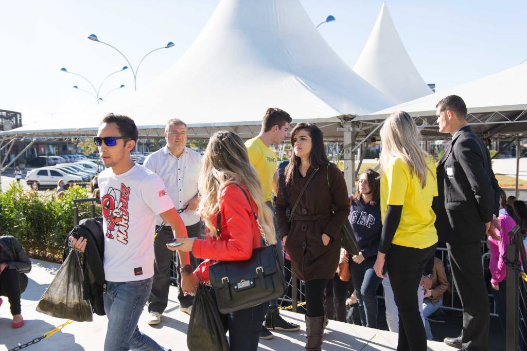 Outlet Forever 21: os port&otilde;es foram abertos &agrave;s 8h
