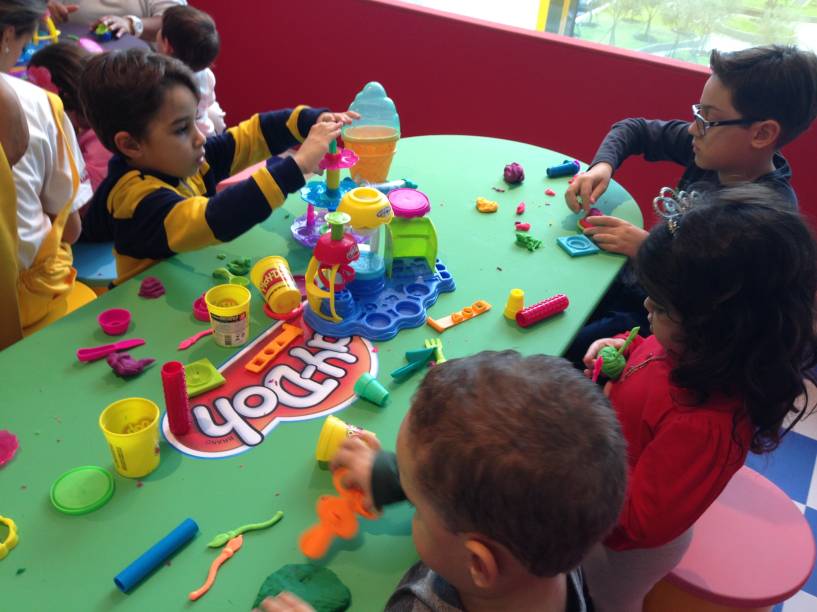 Atividade do Play-Doh está no JK Iguatemi