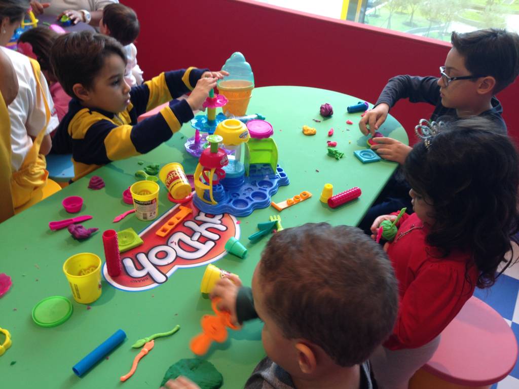Atividade do Play-Doh est&aacute; no JK Iguatemi